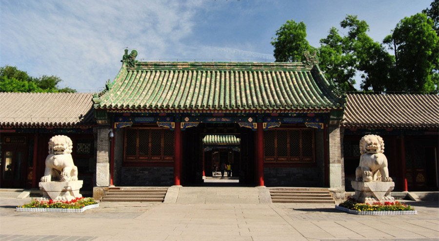 攻略 一座恭王府,半部清代史 在府邸大门外,有东西两个院落.